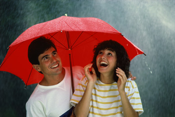 cu iubitul in ploaie