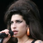 Amy Winehouse a murit