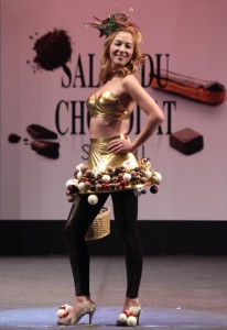 prezentare-de-moda-creatii-din-ciocolata-salon-du-chocolat-2013 (22)