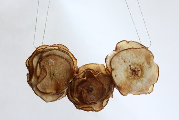 dried-fruits-necklace-2