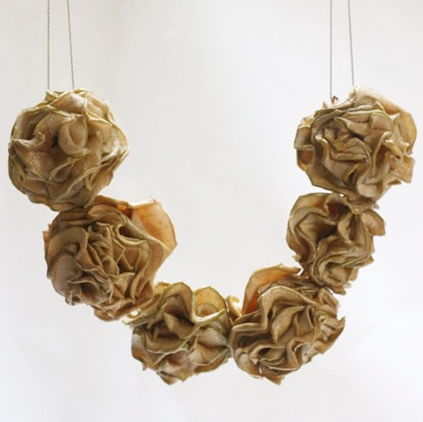 dried-fruits-necklace